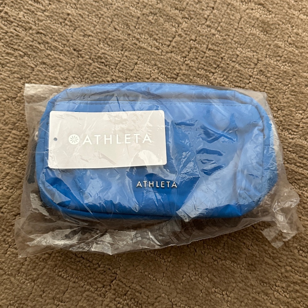 Athleta belt bag in blue